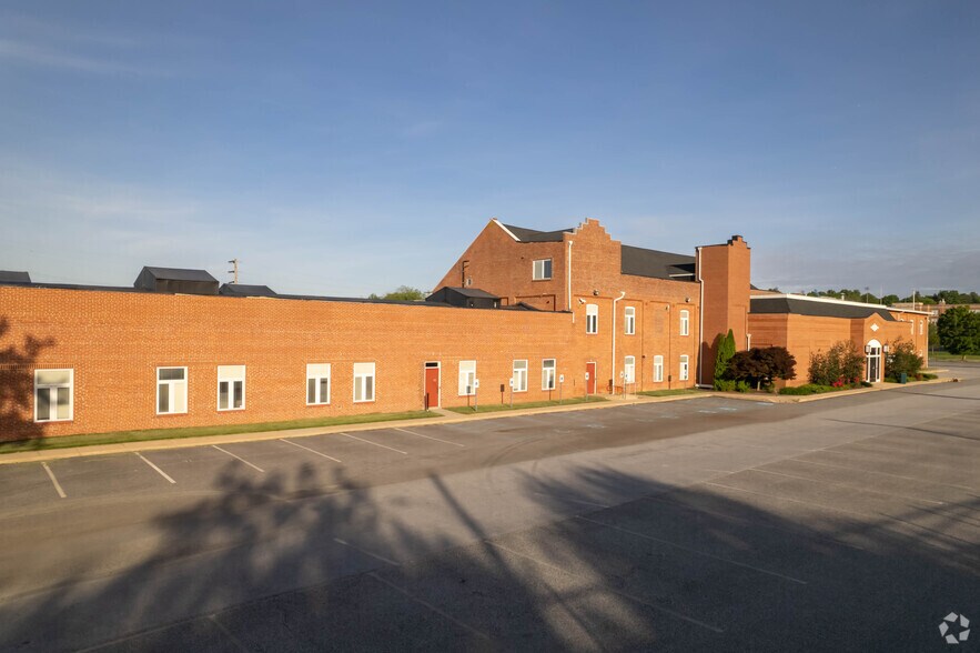 More Photos Of 600 S Broad St, Kennett Square Unknown For Lease