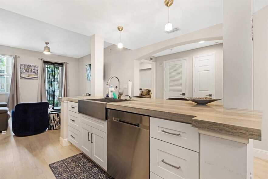 More Photos Of 533 NE 3rd Ave, Fort Lauderdale Apartments For Sale