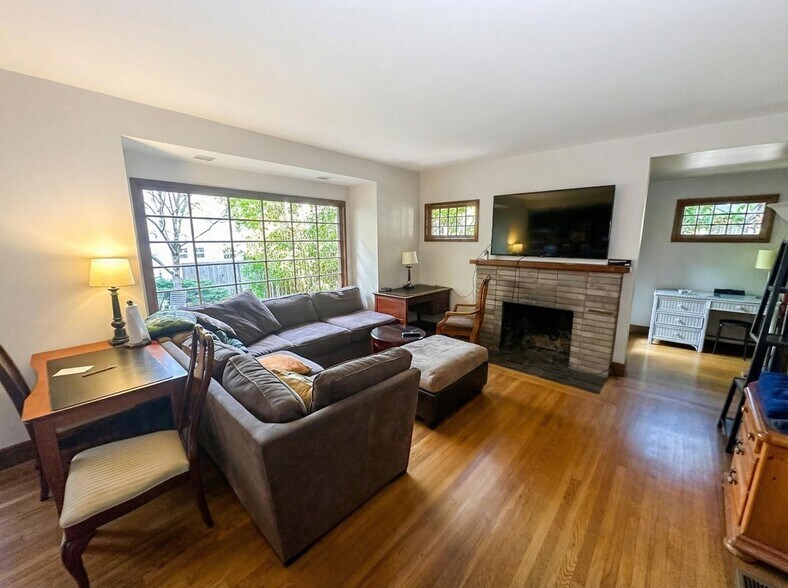 More Photos Of 2633 Regent St, Berkeley Dormitory For Sale