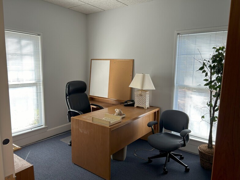 More Photos Of 2310 Peachford Rd, Atlanta Office For Sale