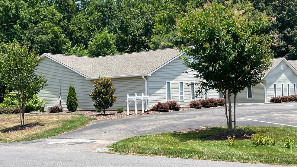 More Photos Of 425 Cherryville Rd, Shelby Medical For Lease