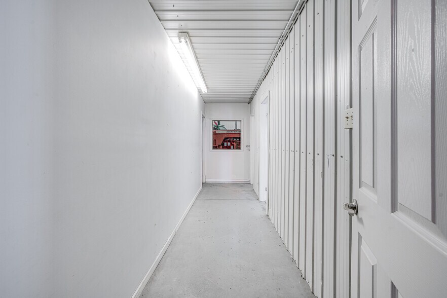 More Photos Of 19 Terry Fox Dr, Vankleek Hill Manufacturing For Sale