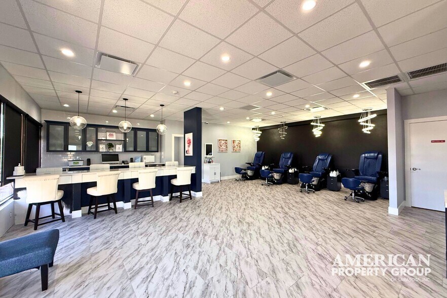 More Photos Of 2345 Bee Ridge Rd, Sarasota Storefront Retail Office For Sale
