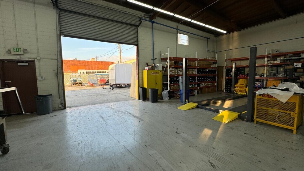 More Photos Of 1535 Rosecrans Ave, Gardena Warehouse For Lease