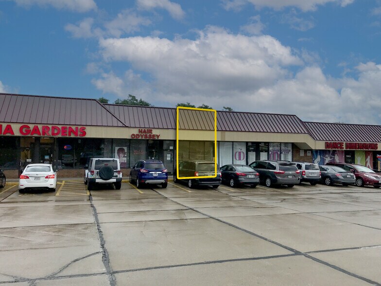 Primary Photo Of 19600-19654 W 130th St, Strongsville General Retail For Lease