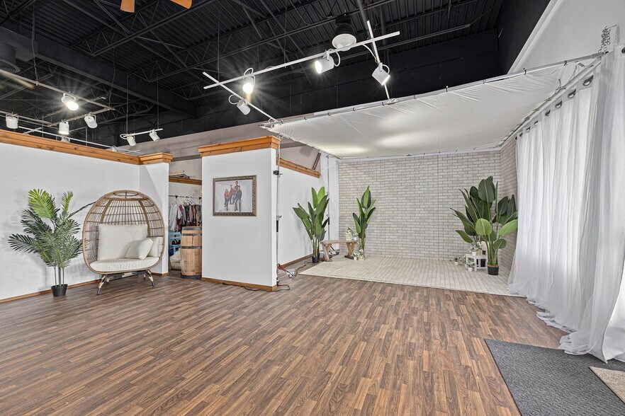 More Photos Of 33 W King St, Rhinelander Storefront Retail Office For Sale