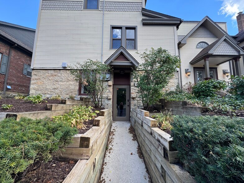 More Photos Of 121 N Washington St, Naperville Medical For Lease