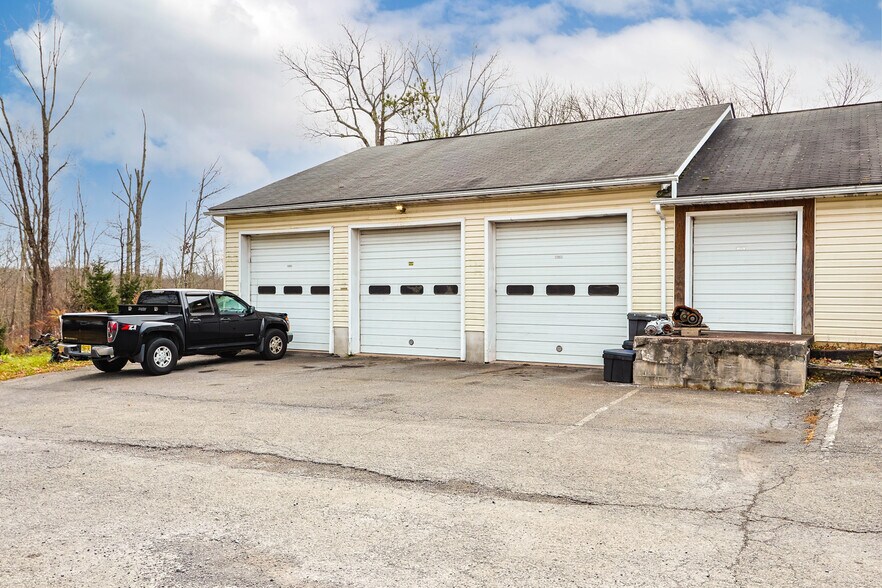 More Photos Of 1010 PA-390, Cresco Auto Repair For Sale
