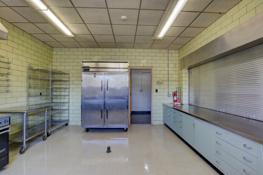 More Photos Of 4960 Hill Rd, Kennedy Schools For Lease