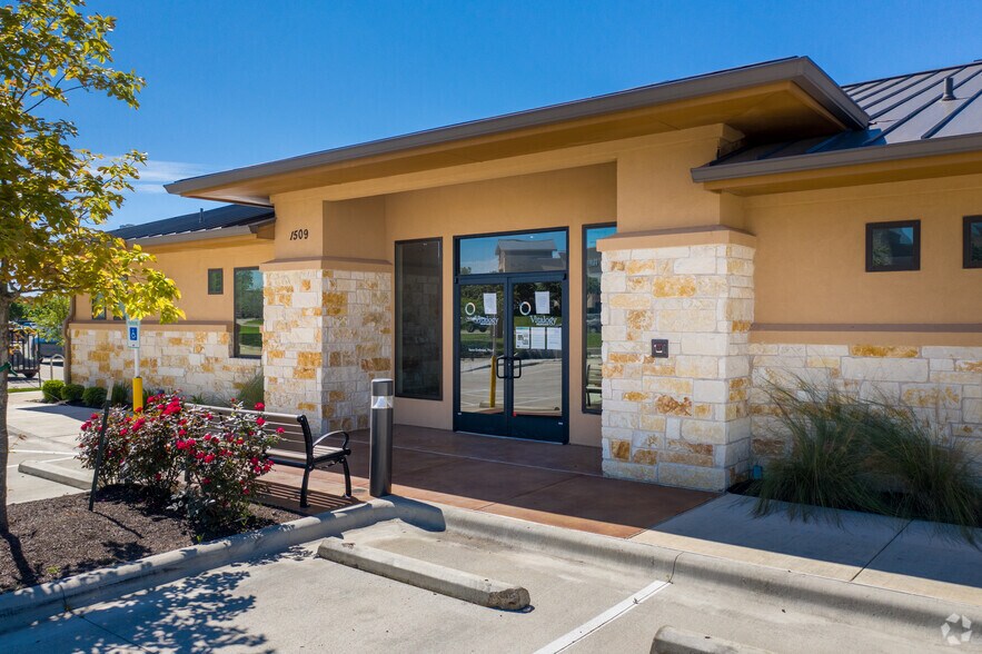 More Photos Of 18470 Fm-685 Blvd, Pflugerville Unknown For Lease