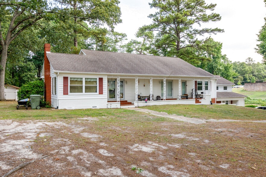 Primary Photo Of 100-102 Twin Acres Dr, Fayetteville Apartments For Sale