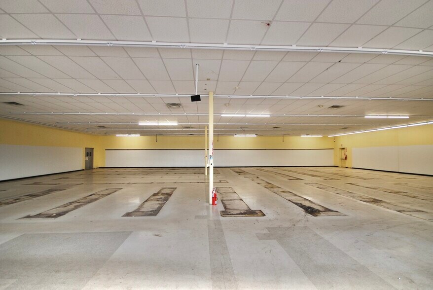 More Photos Of 224 N Royal St, Jackson General Retail For Sale