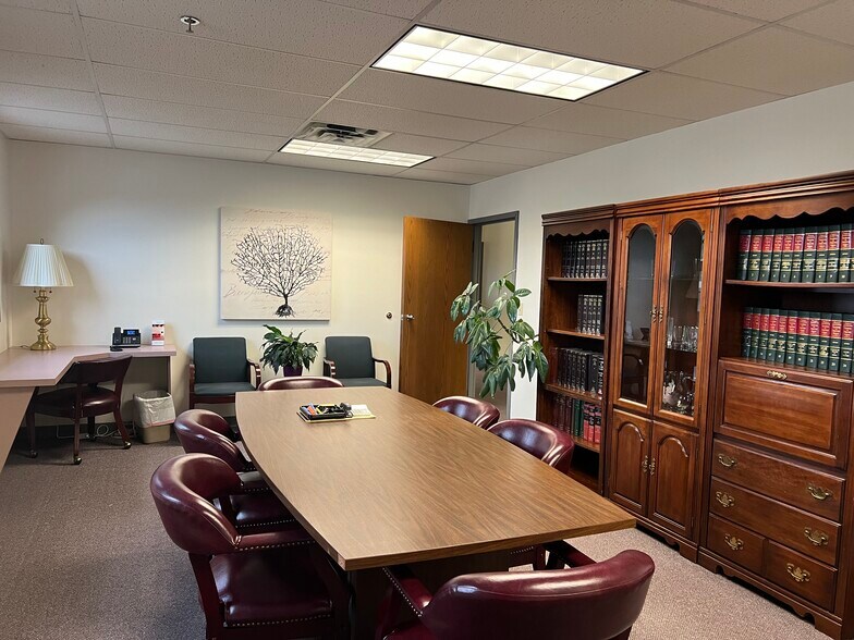 More Photos Of 625 Wolcott St, Waterbury Freestanding For Lease