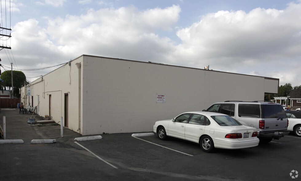 More Photos Of 2815-2825 E Chapman Ave, Orange Freestanding For Lease