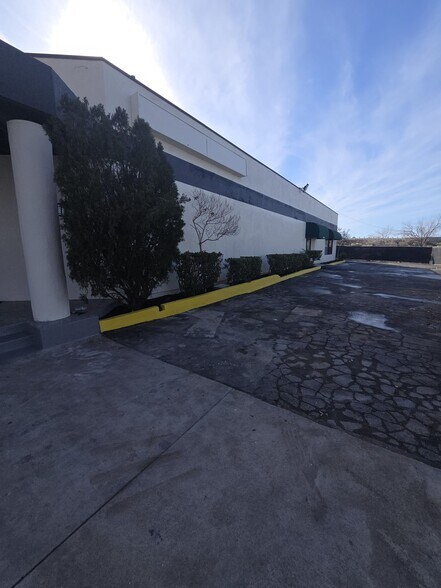 More Photos Of 44143-44147 20th St W, Lancaster Medical For Sale