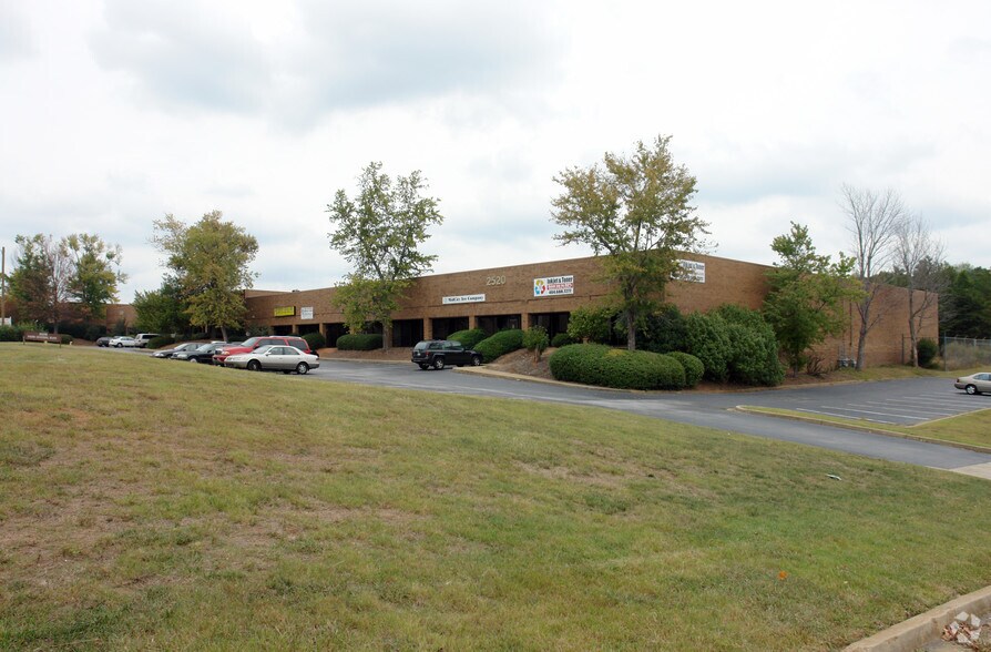 More Photos Of 2520 Park Central Blvd, Decatur Distribution For Lease