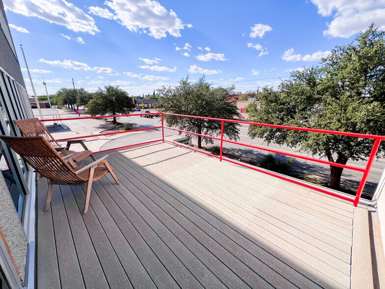 More Photos Of 901 W Wall St, Midland Office For Lease