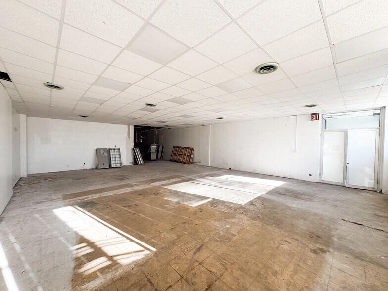 More Photos Of 65-35 Queens Blvd, Woodside Office For Lease