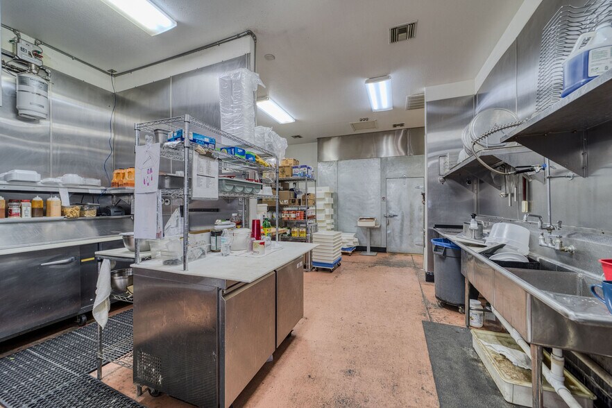 More Photos Of 832 Gemstone Ave, Bullhead City Restaurant For Sale