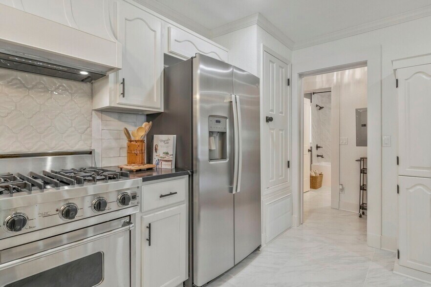 More Photos Of 6682 Ravine St, Milton Office Residential For Sale