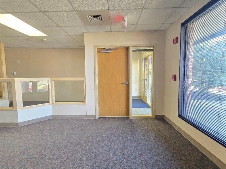 More Photos Of 705 Baptiste Dr, Paola Medical For Sale