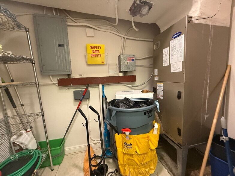 More Photos Of 9611 SW 40th St, Miami Medical For Sale