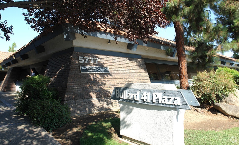 Primary Photo Of 5777 N Fresno St, Fresno Medical For Sale