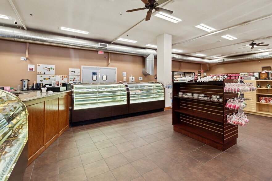 More Photos Of 211 N Main St, Bryan Storefront Retail Residential For Lease