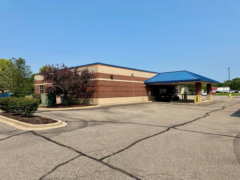 More Photos Of 48800-48884 Romeo Plank Rd, Macomb General Retail For Lease