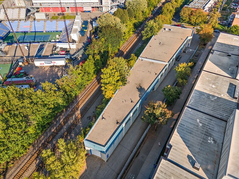 More Photos Of 403-409 Rue Saint-Roch, Montréal Warehouse For Lease