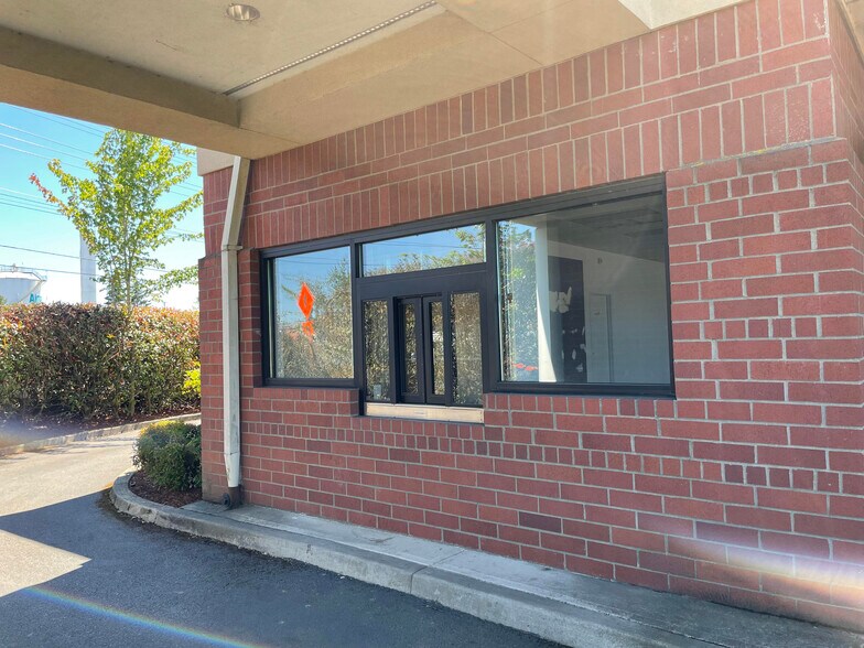 More Photos Of 2758 NE Highway 99W, Mcminnville Storefront For Lease
