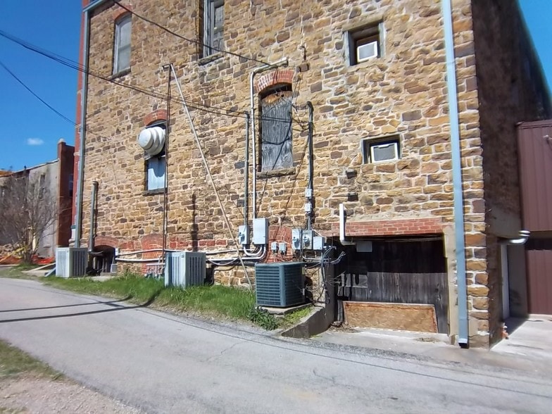 More Photos Of 104 S 2nd St, Okemah Restaurant For Sale