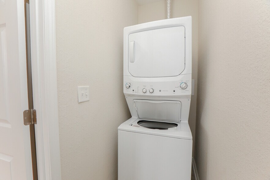 More Photos Of 1000 Gates Ave, Norfolk Apartments For Sale