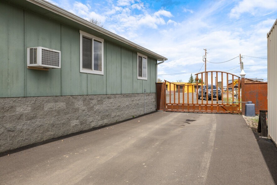 More Photos Of 802 E Vilas Rd, Medford Light Manufacturing For Sale