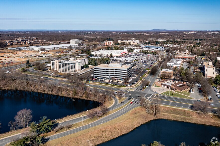 More Photos Of 6 Montgomery Village Ave, Gaithersburg Office For Lease