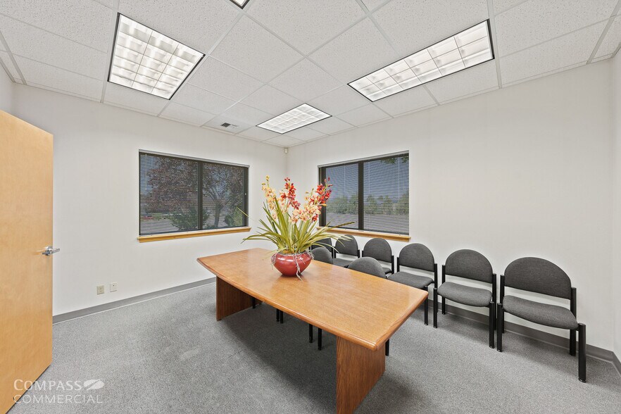 More Photos Of 720 SE Business Way, Bend Warehouse For Sale