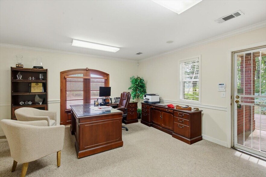 More Photos Of 200 Forest View Dr, Raymond Office For Lease