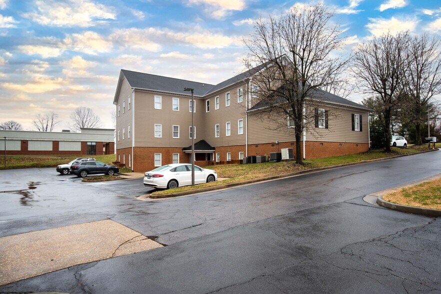 More Photos Of 6501 Mechanicsville Tpke, Mechanicsville Office For Lease