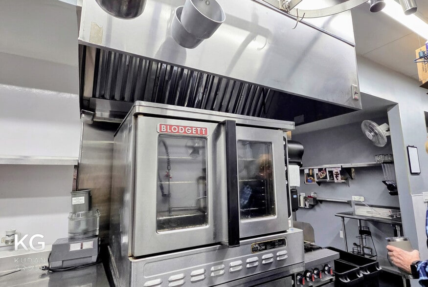 More Photos Of 3734 W Irving Park Rd, Chicago Restaurant For Lease