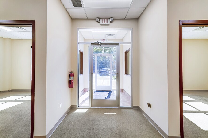 More Photos Of 1740 Thomas Paine Pky, Dayton Warehouse For Lease
