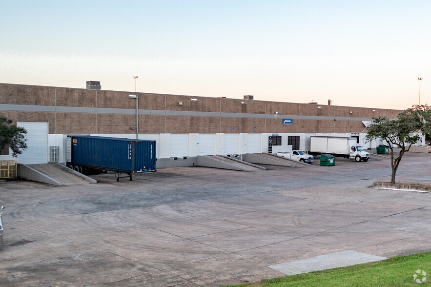 Primary Photo Of 4555 Airline Dr, Houston Warehouse For Lease