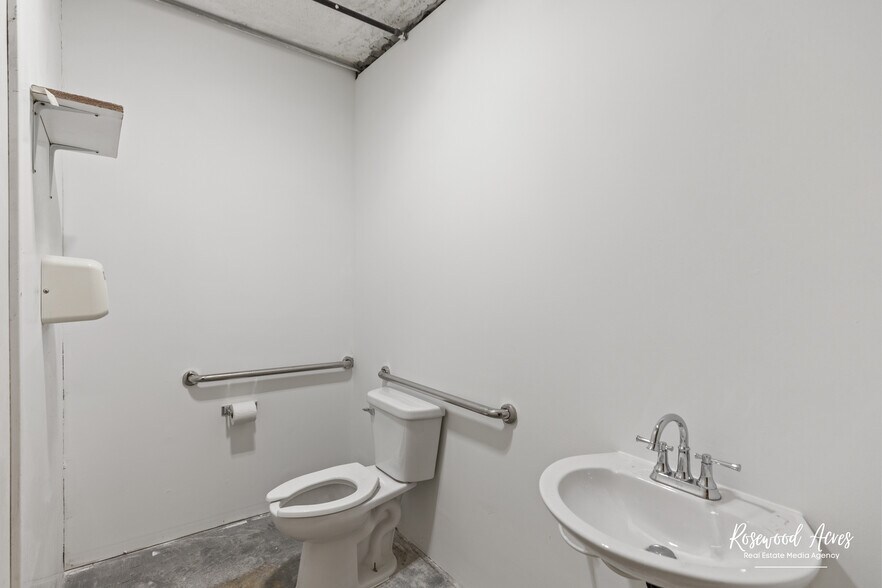 More Photos Of 120 N Cleveland Ave, Bradley Office For Sale