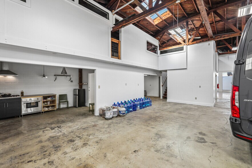 More Photos Of 3235 Macarthur Blvd, Oakland Warehouse For Sale