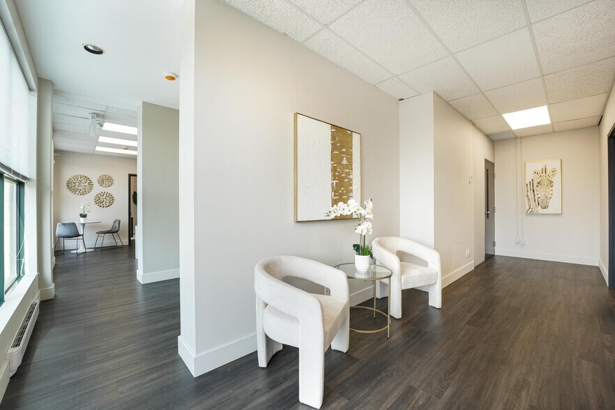More Photos Of 2155 Dunwin Dr, Mississauga Office Residential For Sale