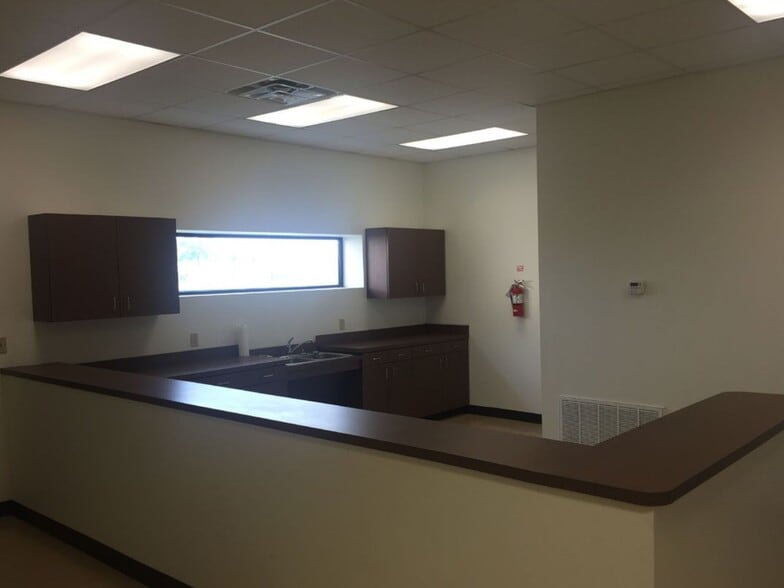 More Photos Of 3492 N US Highway 77, Giddings Warehouse For Lease