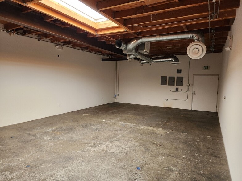 More Photos Of 2234 Barry Ave, Los Angeles Warehouse For Lease