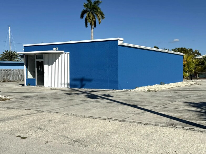 Primary Photo Of 3310 Stringfellow Rd, Saint James City General Retail For Lease