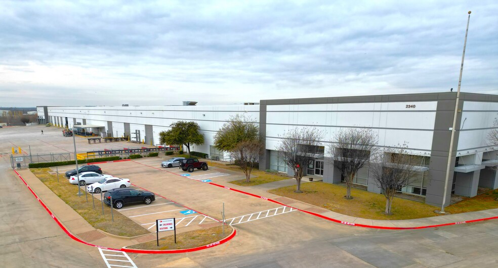 More Photos Of 2340 W I-35, Denton Service For Lease