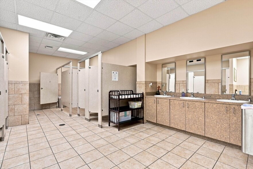 More Photos Of 7602 Kenya St, Jacksonville Specialty For Sale