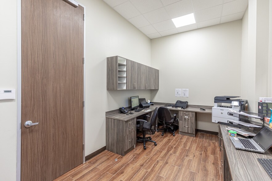 More Photos Of 16422 Stuebner Airline Rd, Spring Medical For Lease